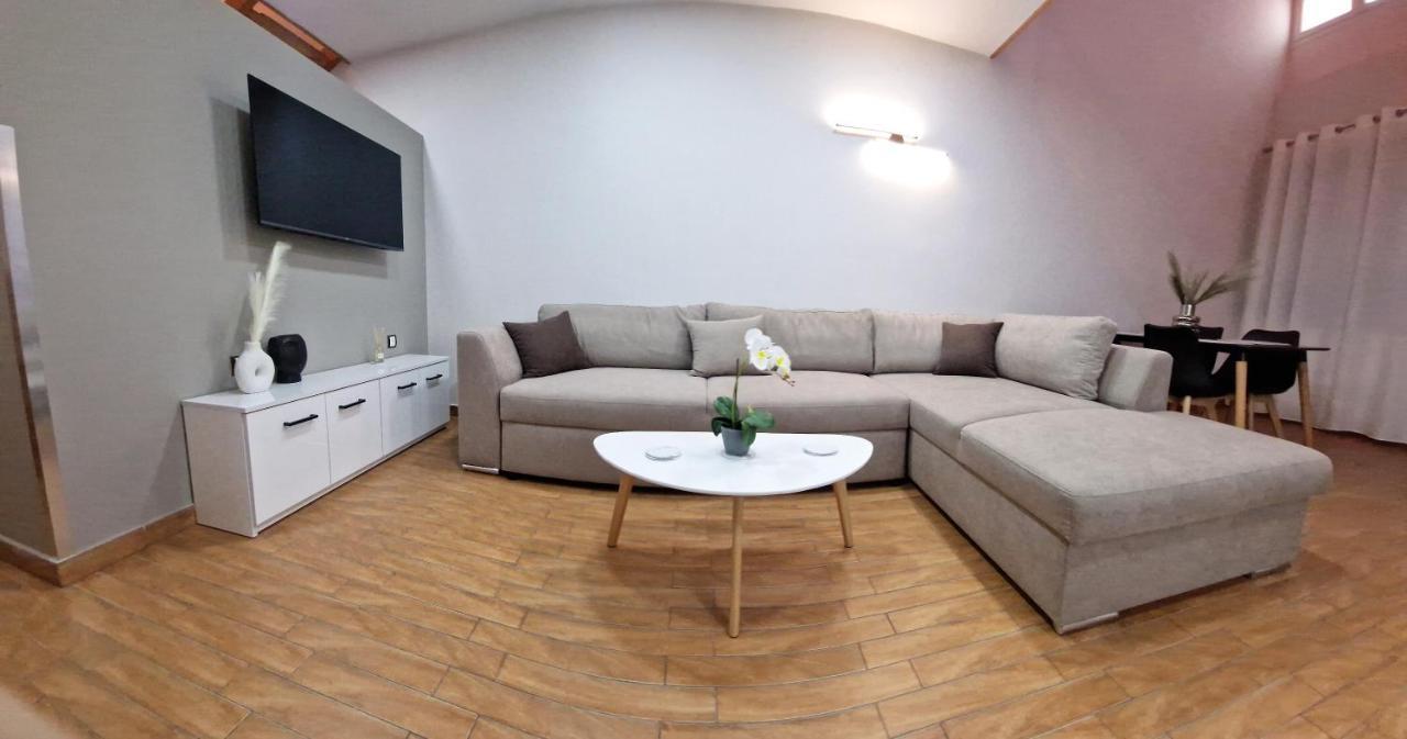 Pg Luxury Apartment Кавала Екстериор снимка